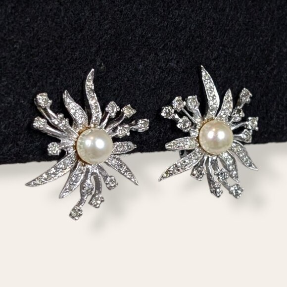 V. White Rhinestone & Faux Pearl Floral Demi Parure - Picture 2 of 10